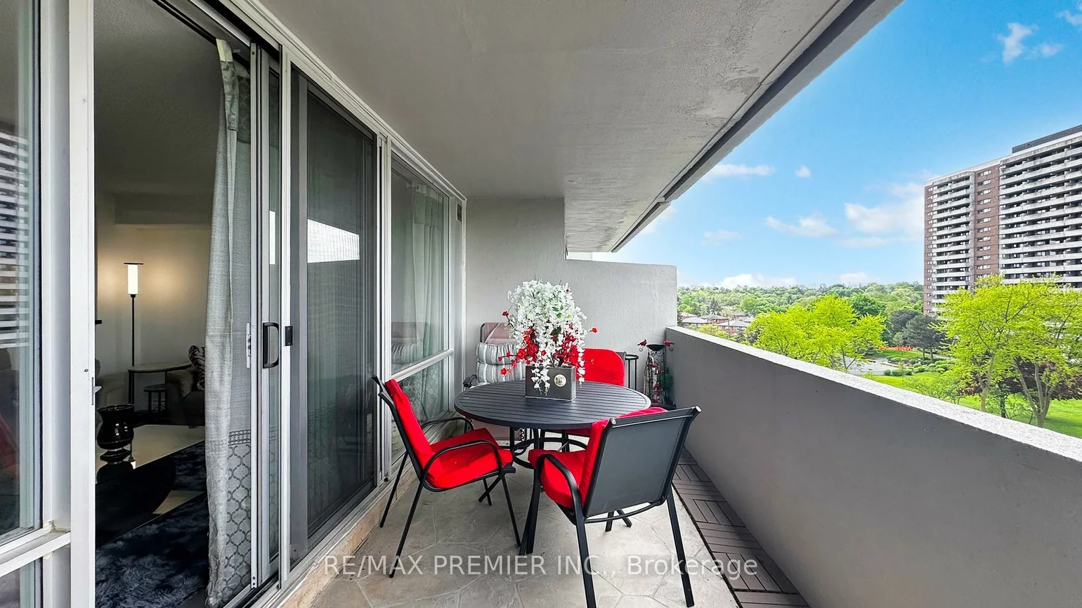 270, Scarlett, Rockcliffe-Smythe, Toronto