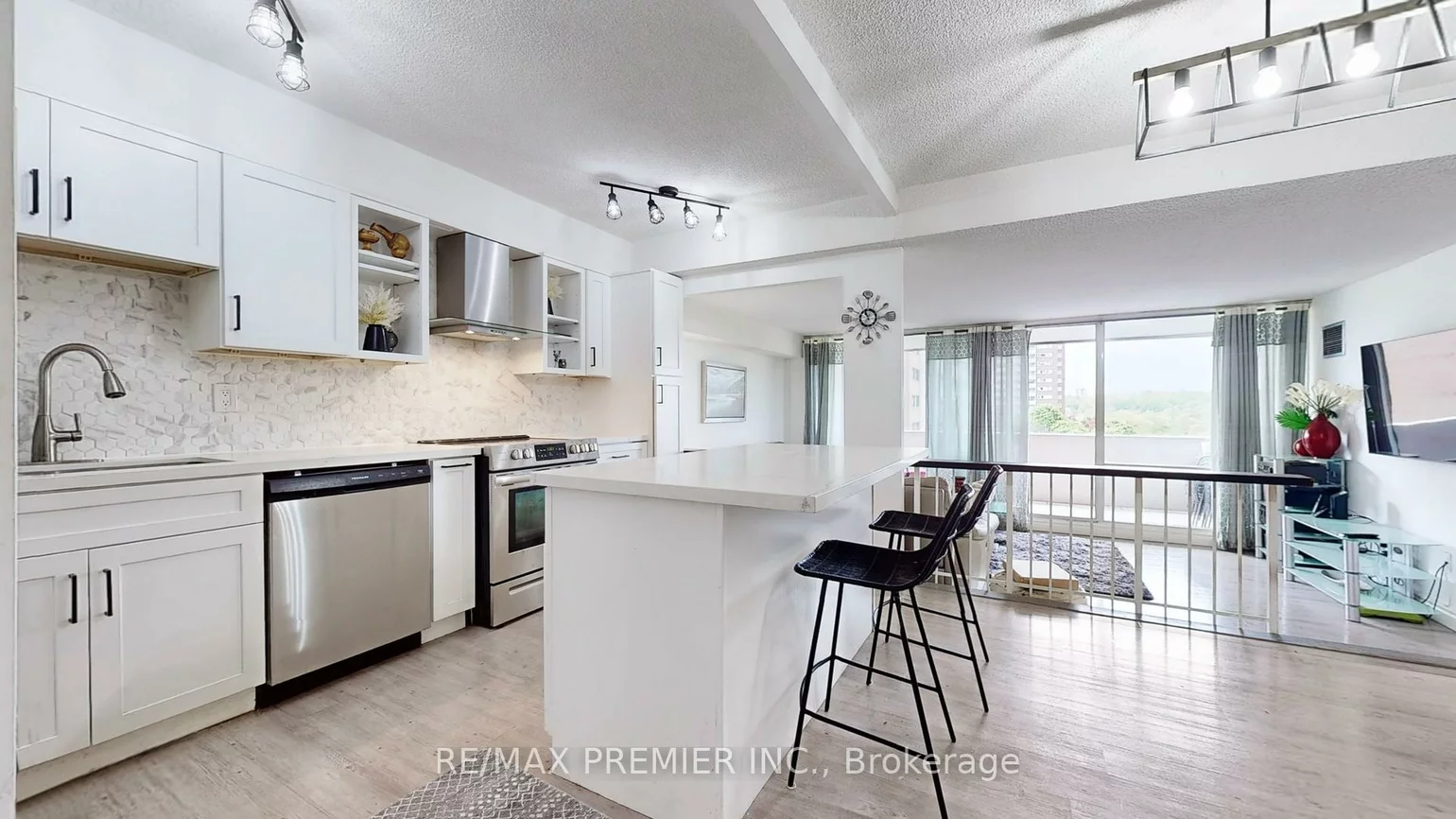 270, Scarlett, Rockcliffe-Smythe, Toronto