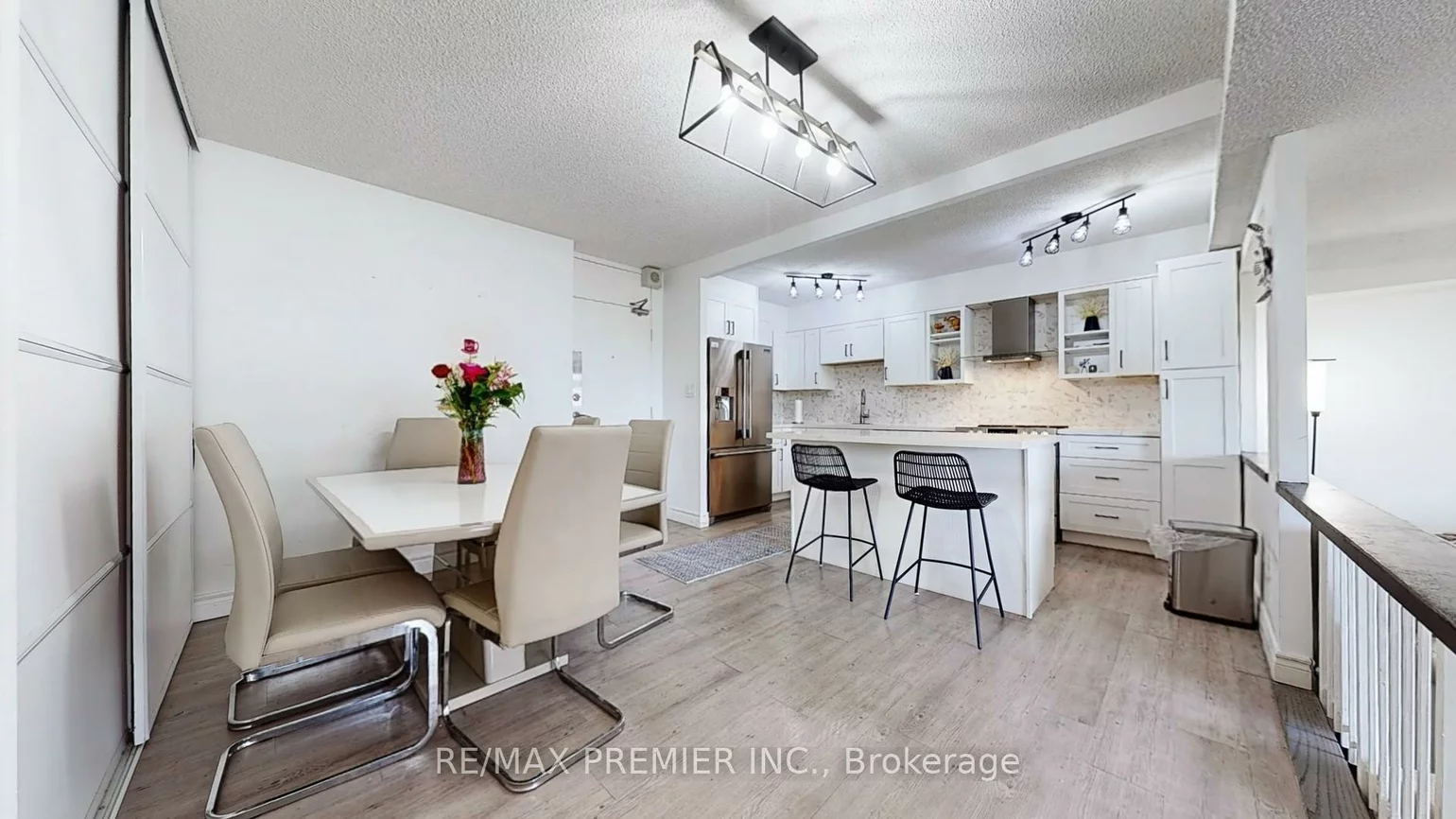 270, Scarlett, Rockcliffe-Smythe, Toronto