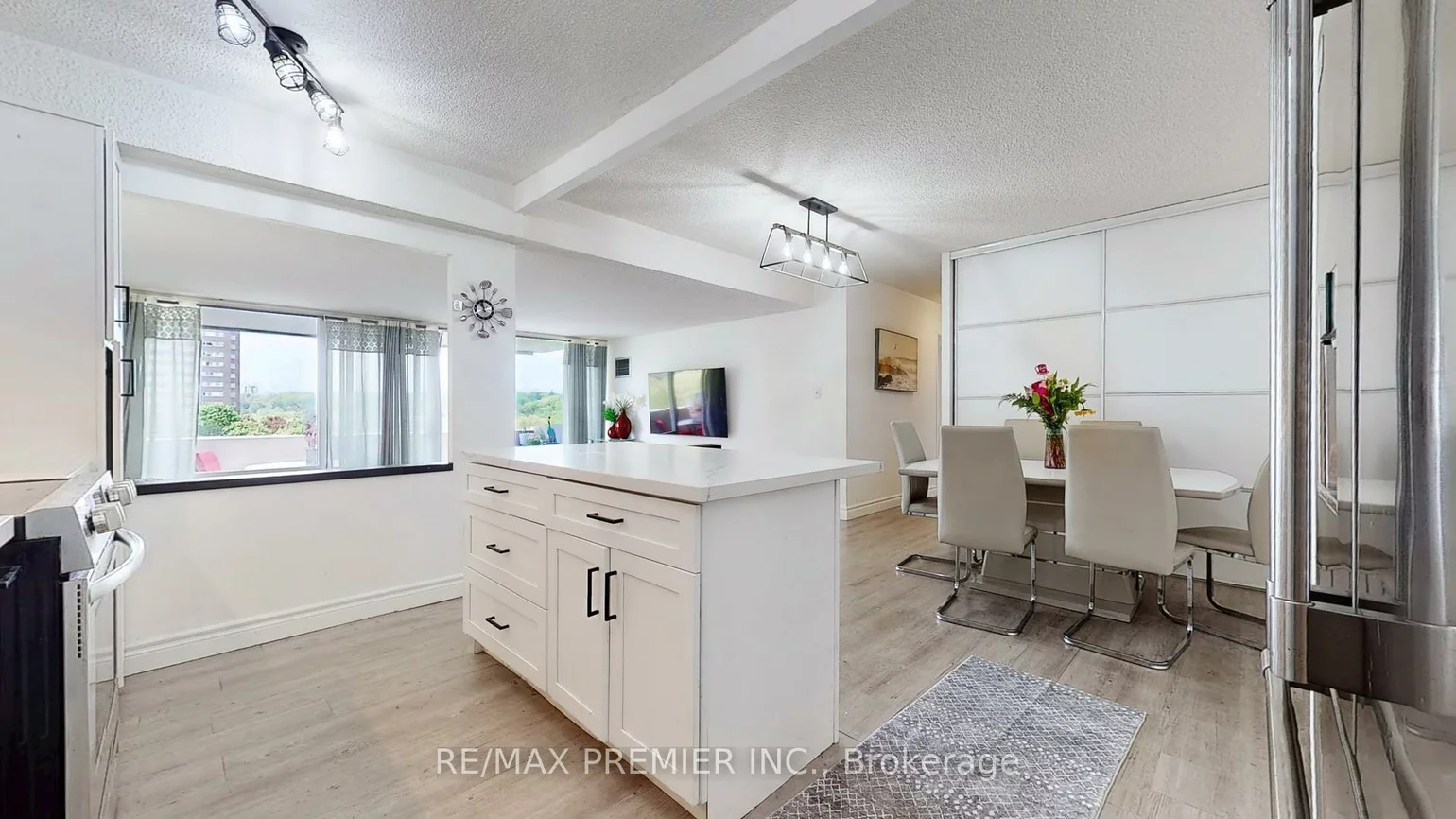 270, Scarlett, Rockcliffe-Smythe, Toronto