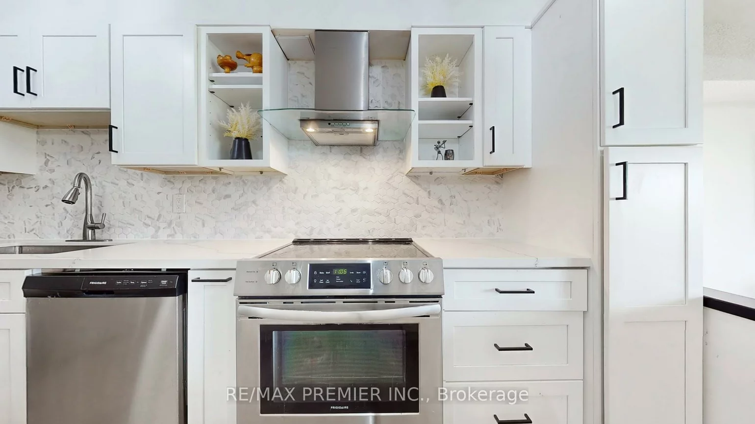 270, Scarlett, Rockcliffe-Smythe, Toronto