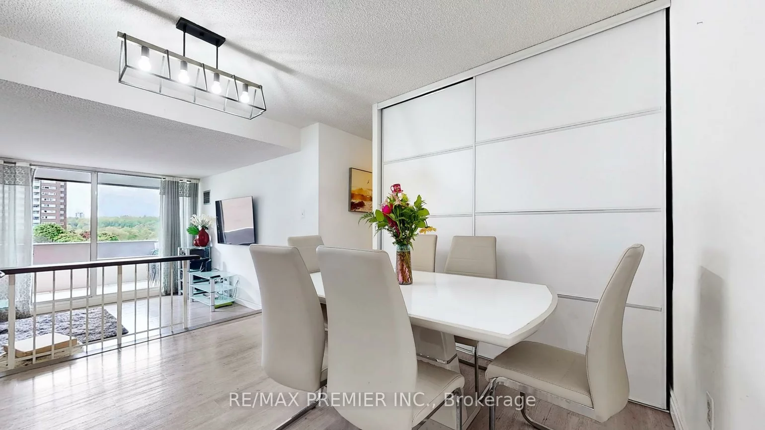 270, Scarlett, Rockcliffe-Smythe, Toronto