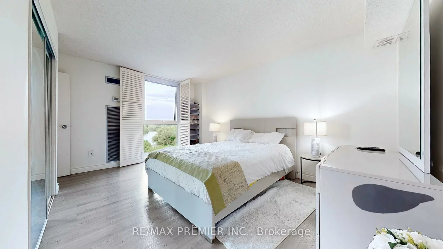270, Scarlett, Rockcliffe-Smythe, Toronto
