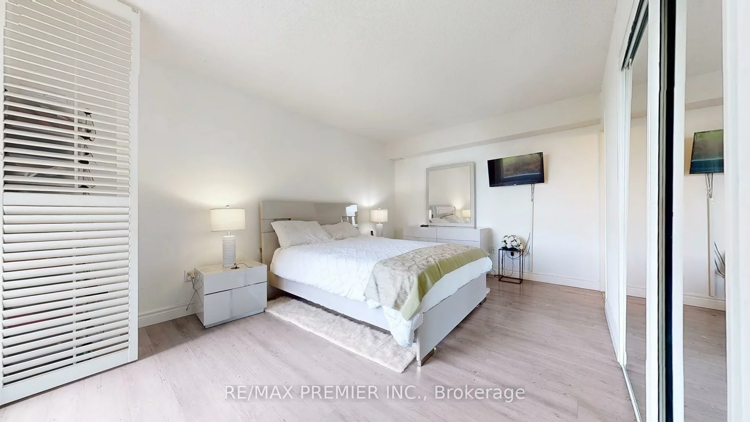270, Scarlett, Rockcliffe-Smythe, Toronto
