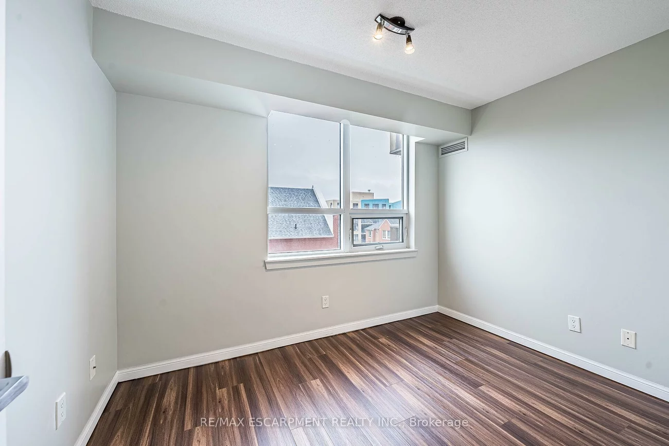 4, Elsinore, New Toronto, Toronto