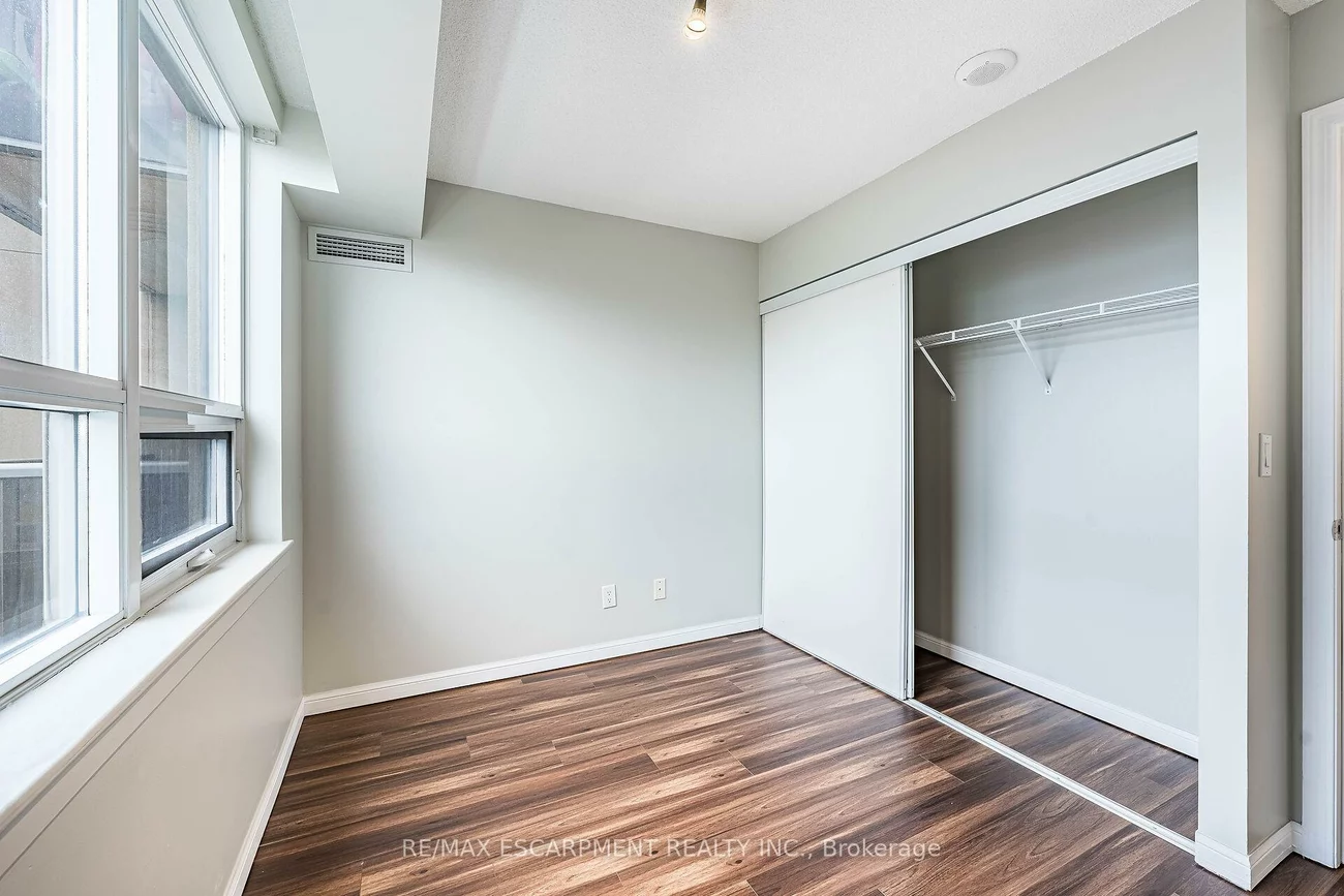 4, Elsinore, New Toronto, Toronto