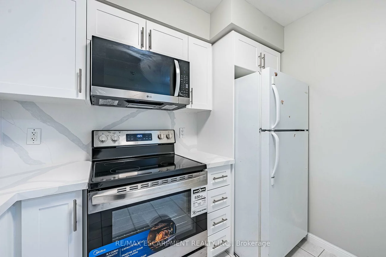 4, Elsinore, New Toronto, Toronto