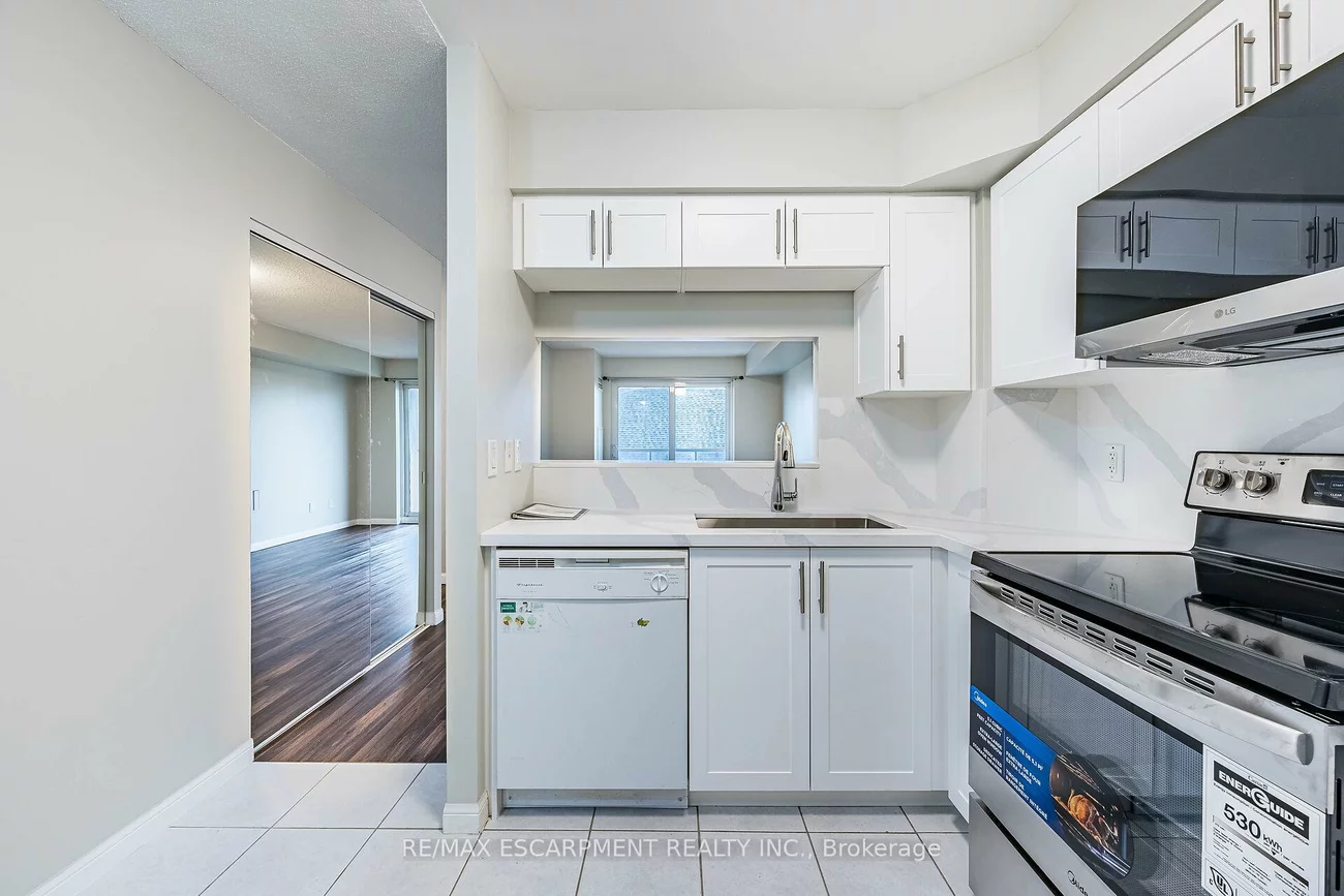 4, Elsinore, New Toronto, Toronto