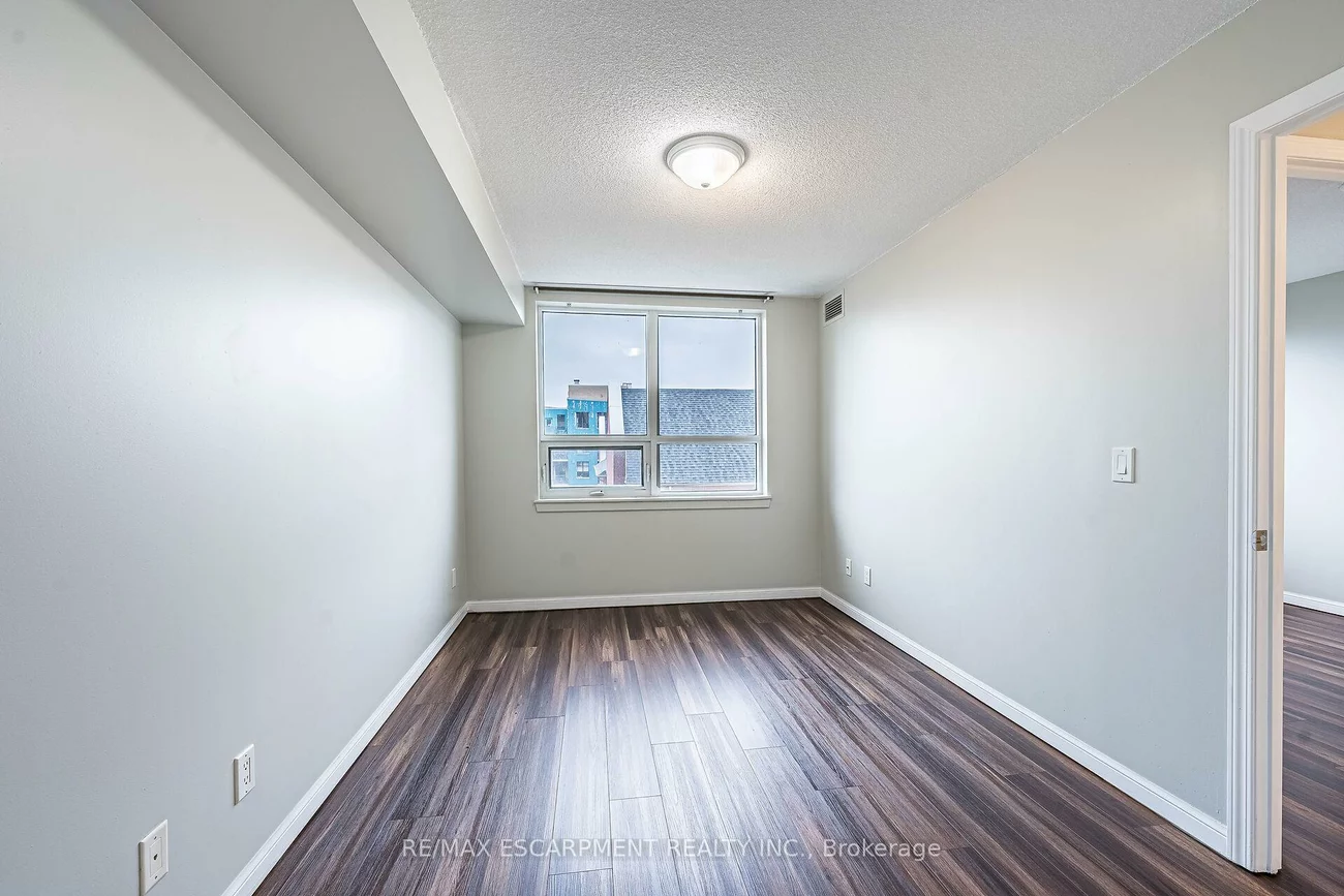4, Elsinore, New Toronto, Toronto