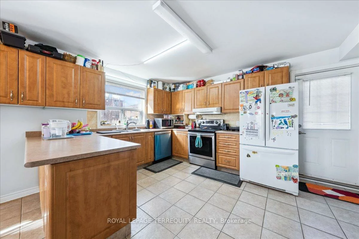 15, Sousa Mendes, Dovercourt-Wallace Emerson-Junction, Toronto