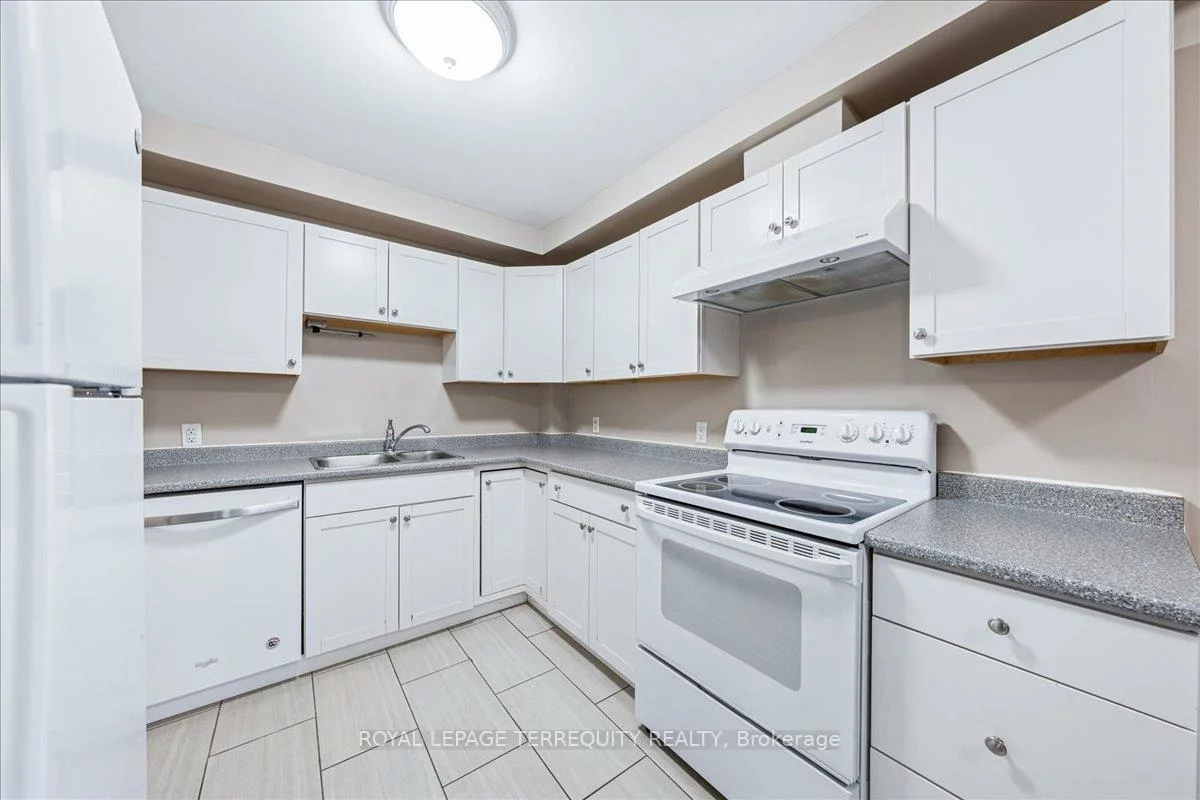 15, Sousa Mendes, Dovercourt-Wallace Emerson-Junction, Toronto