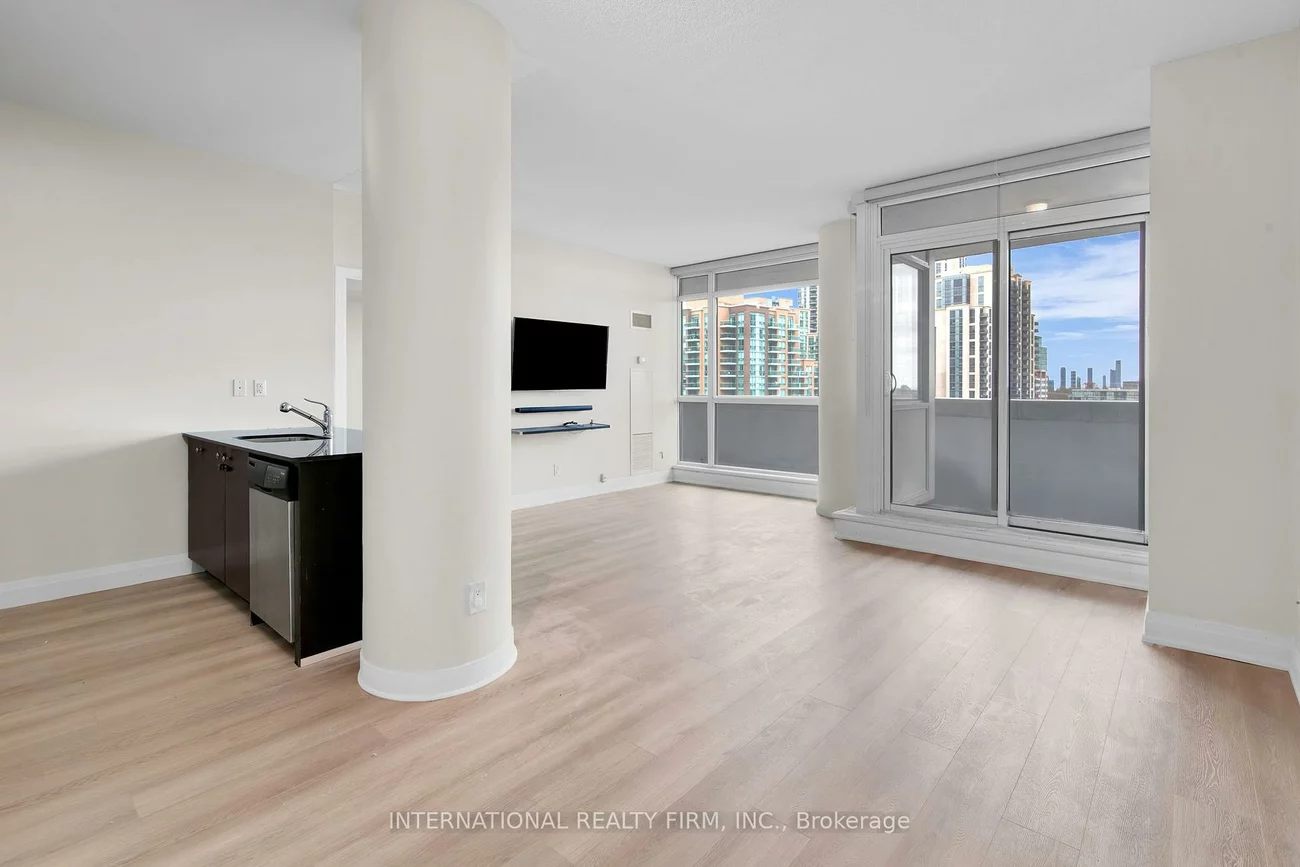 5101, Dundas, Islington-City Centre West, Toronto