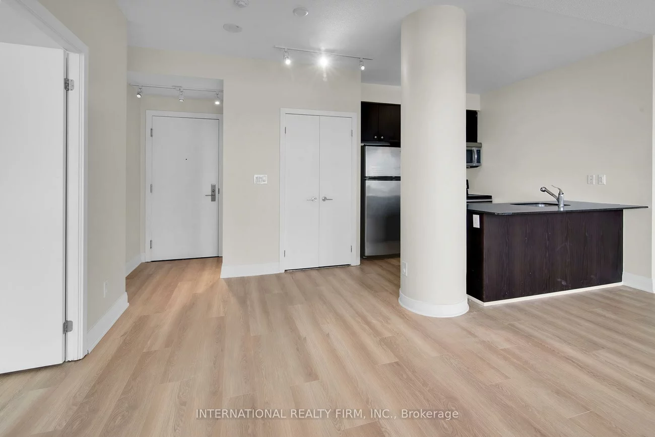 5101, Dundas, Islington-City Centre West, Toronto