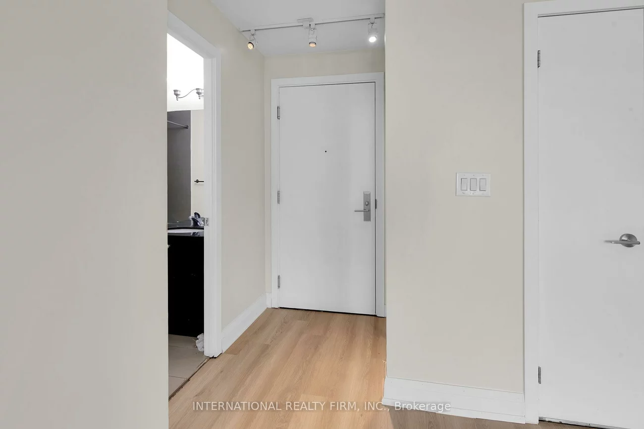 5101, Dundas, Islington-City Centre West, Toronto