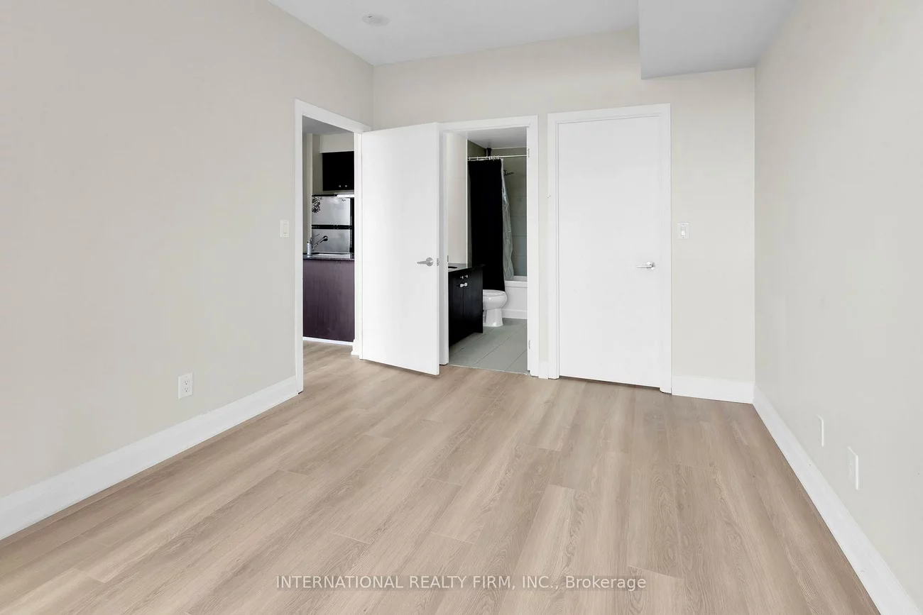 5101, Dundas, Islington-City Centre West, Toronto
