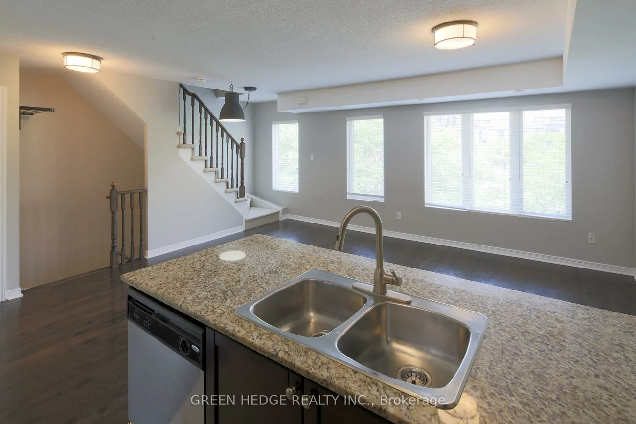 20, Elsie, Dovercourt-Wallace Emerson-Junction, Toronto