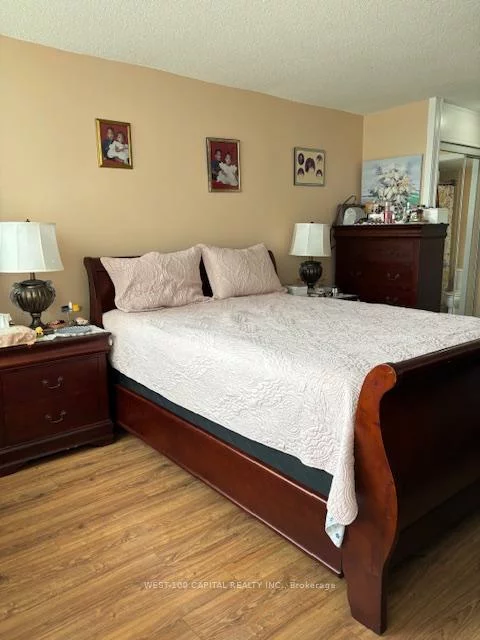 21, Markbrook, Mount Olive-Silverstone-Jamestown, Toronto