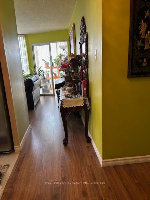 21, Markbrook, Mount Olive-Silverstone-Jamestown, Toronto