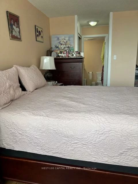 21, Markbrook, Mount Olive-Silverstone-Jamestown, Toronto