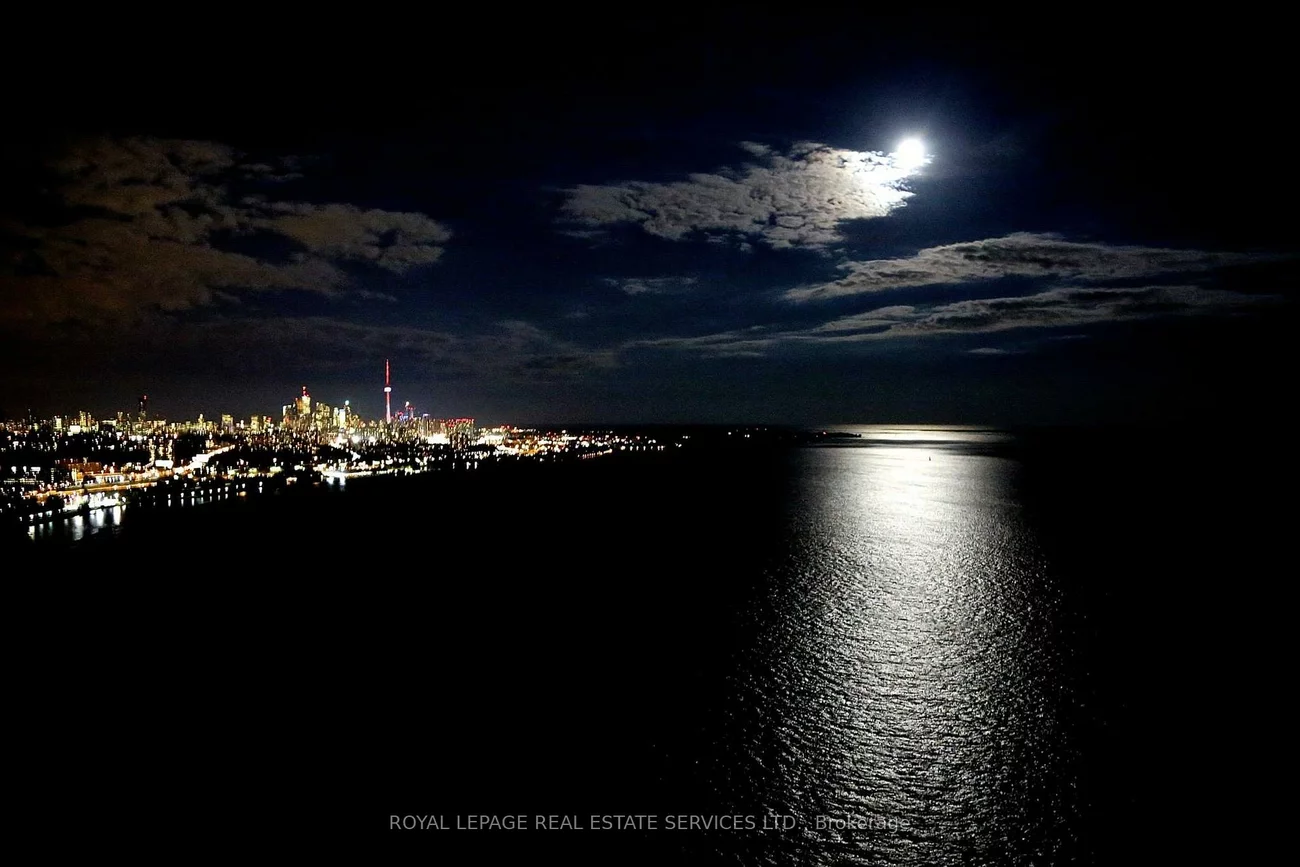 1, Palace Pier, Mimico, Toronto