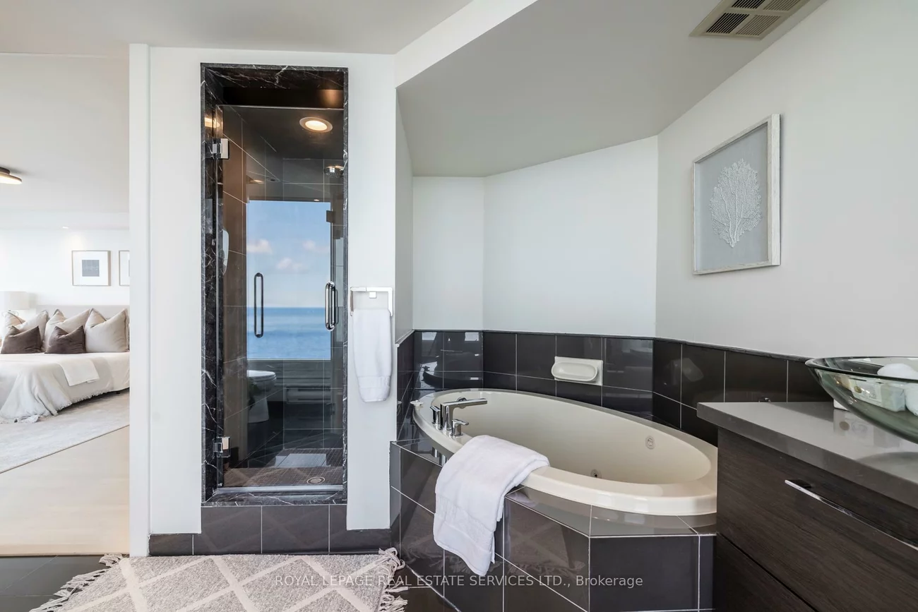 1, Palace Pier, Mimico, Toronto