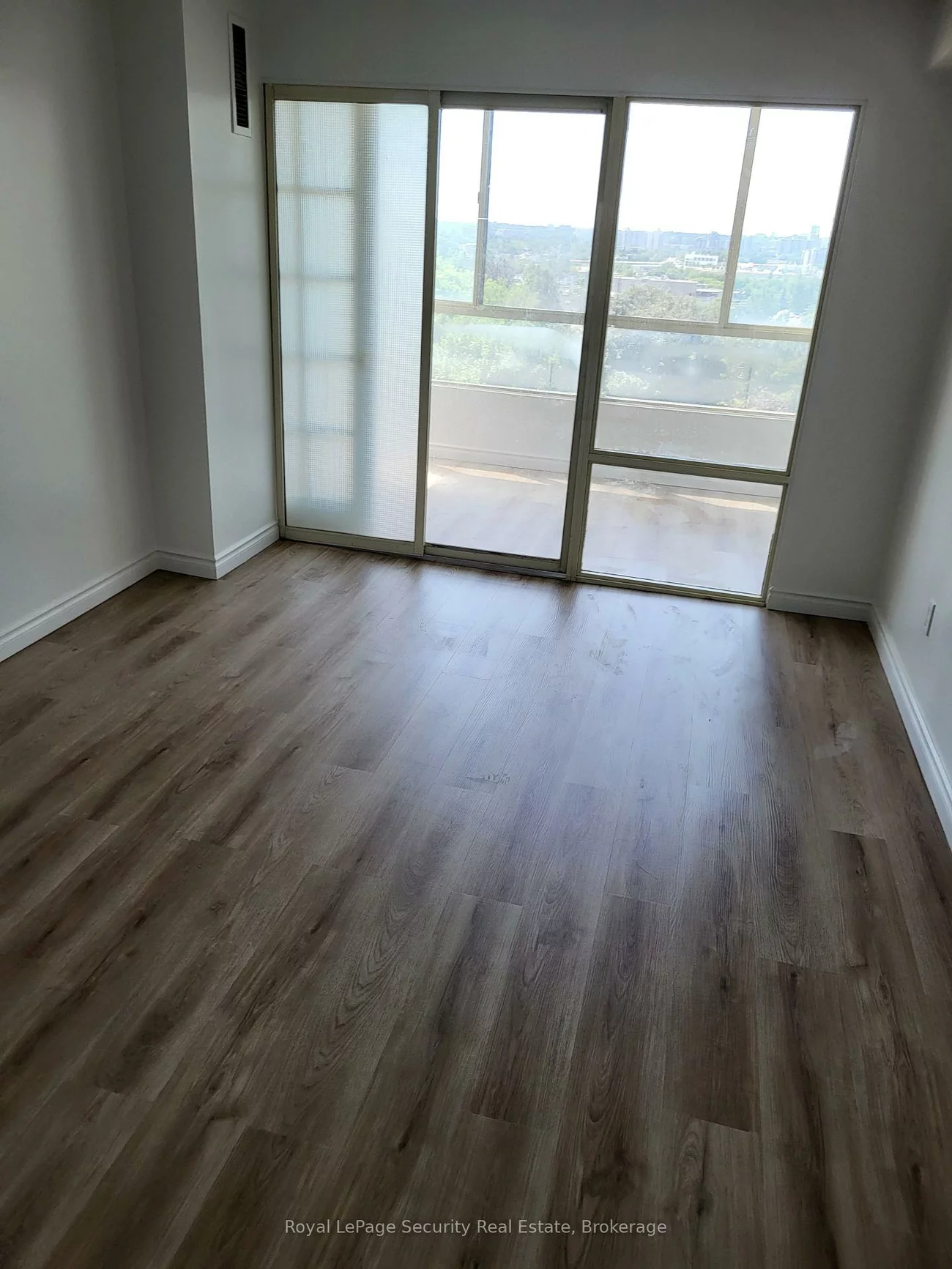 2470, Eglinton, Beechborough-Greenbrook, Toronto