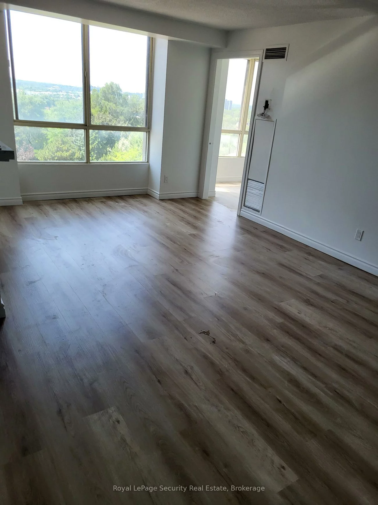 2470, Eglinton, Beechborough-Greenbrook, Toronto
