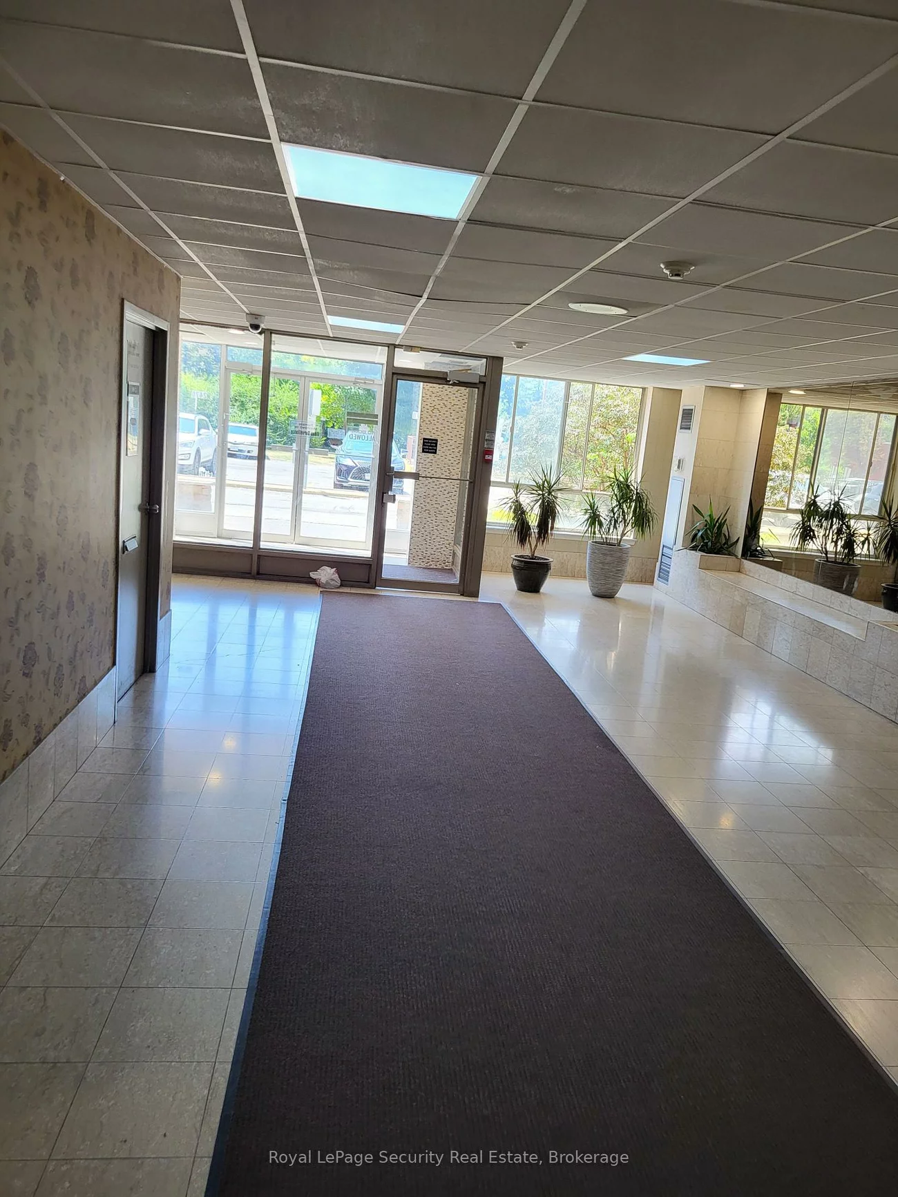 2470, Eglinton, Beechborough-Greenbrook, Toronto