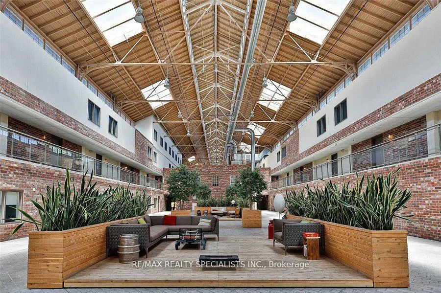 1100, Lansdowne, Dovercourt-Wallace Emerson-Junction, Toronto
