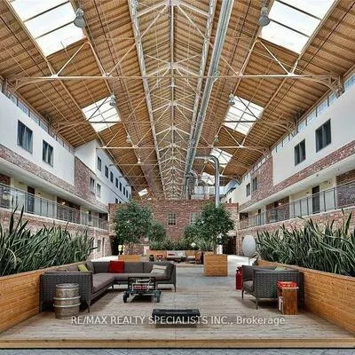 1100, Lansdowne, Dovercourt-Wallace Emerson-Junction, Toronto