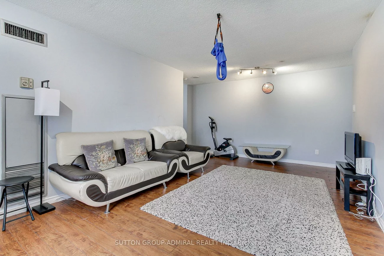 2470, Eglinton, Beechborough-Greenbrook, Toronto