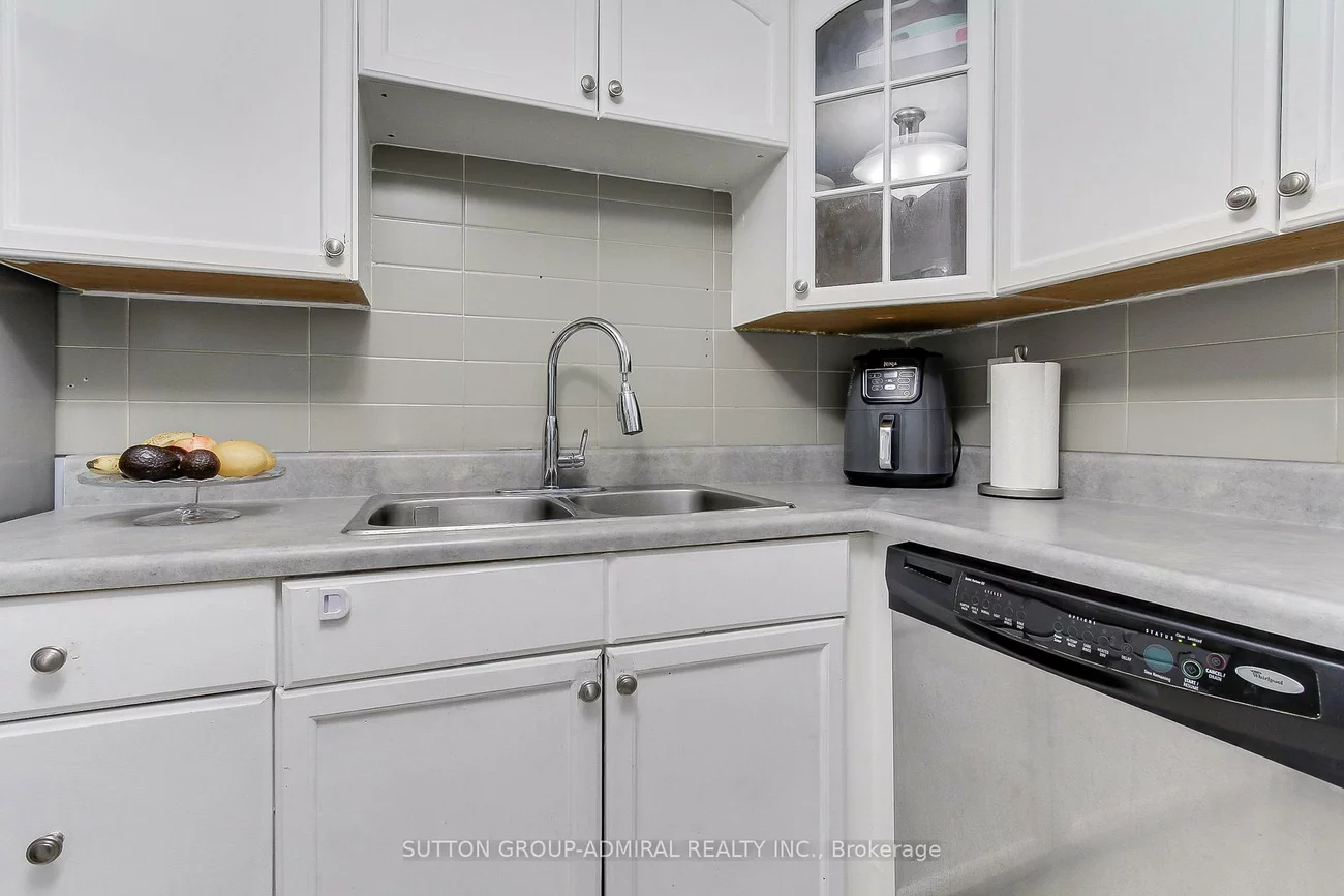 2470, Eglinton, Beechborough-Greenbrook, Toronto