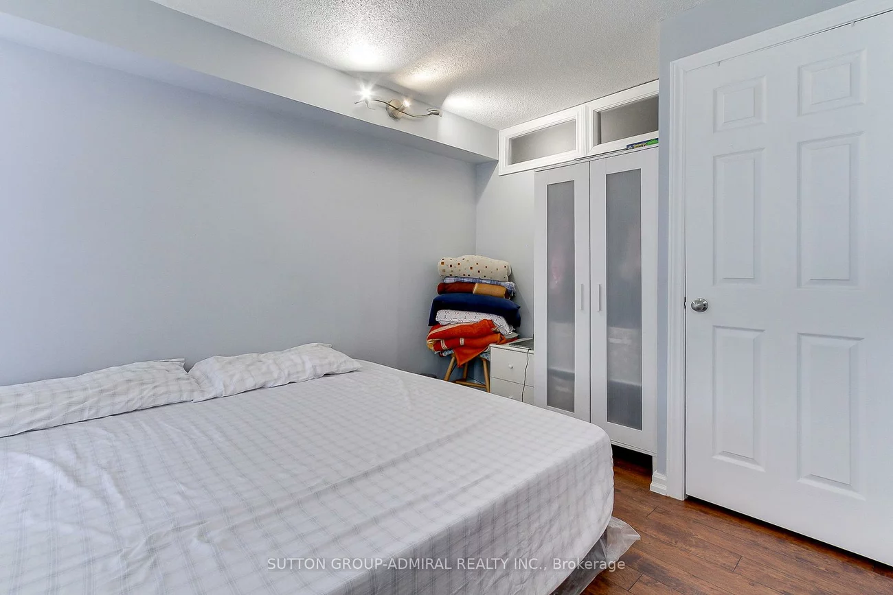 2470, Eglinton, Beechborough-Greenbrook, Toronto