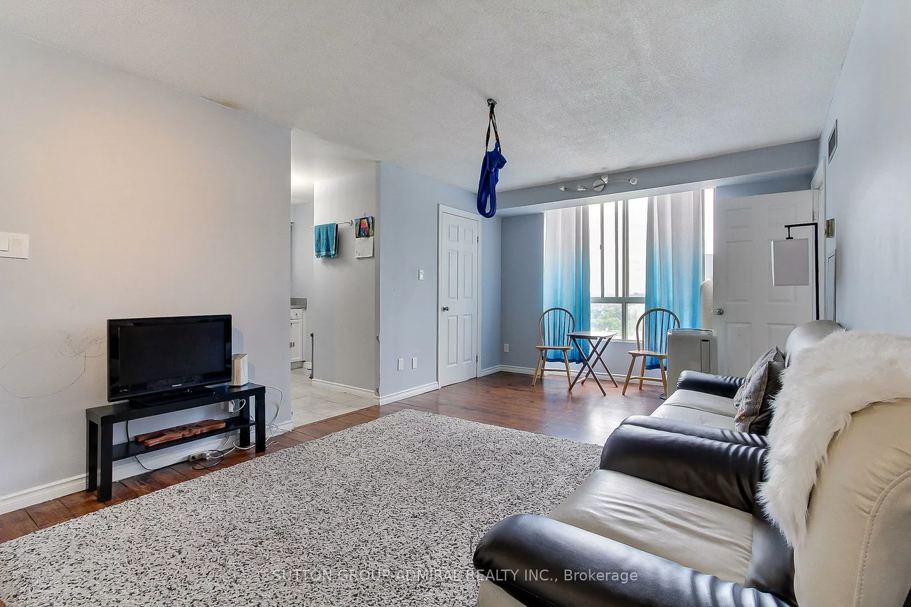 2470, Eglinton, Beechborough-Greenbrook, Toronto