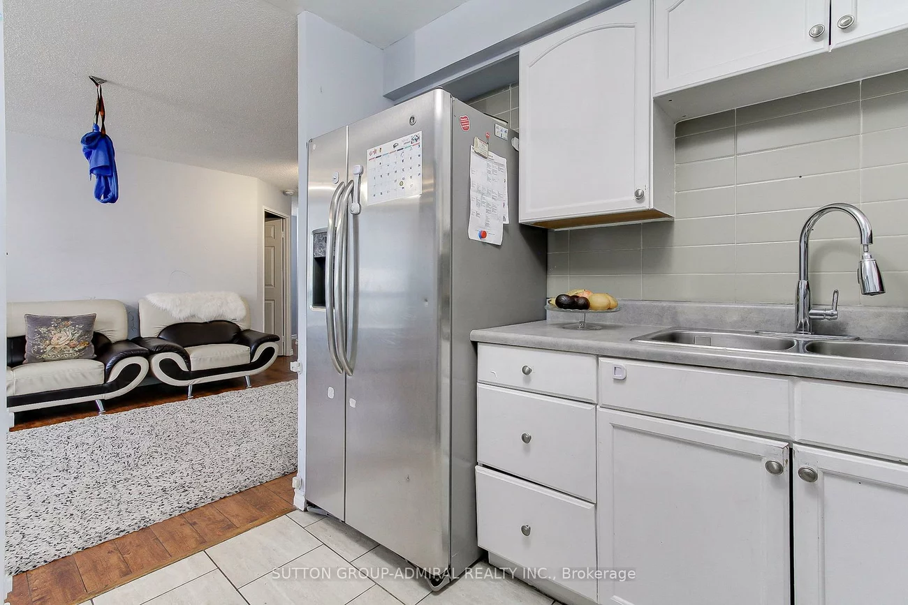 2470, Eglinton, Beechborough-Greenbrook, Toronto