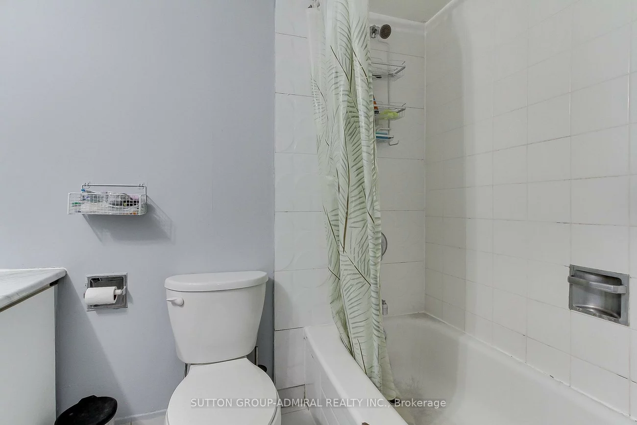 2470, Eglinton, Beechborough-Greenbrook, Toronto