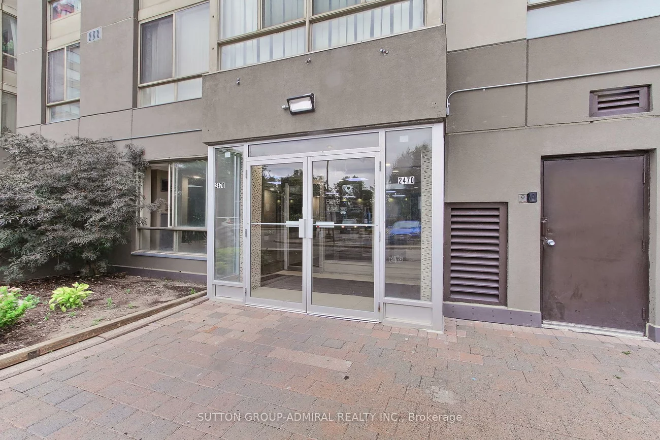 2470, Eglinton, Beechborough-Greenbrook, Toronto