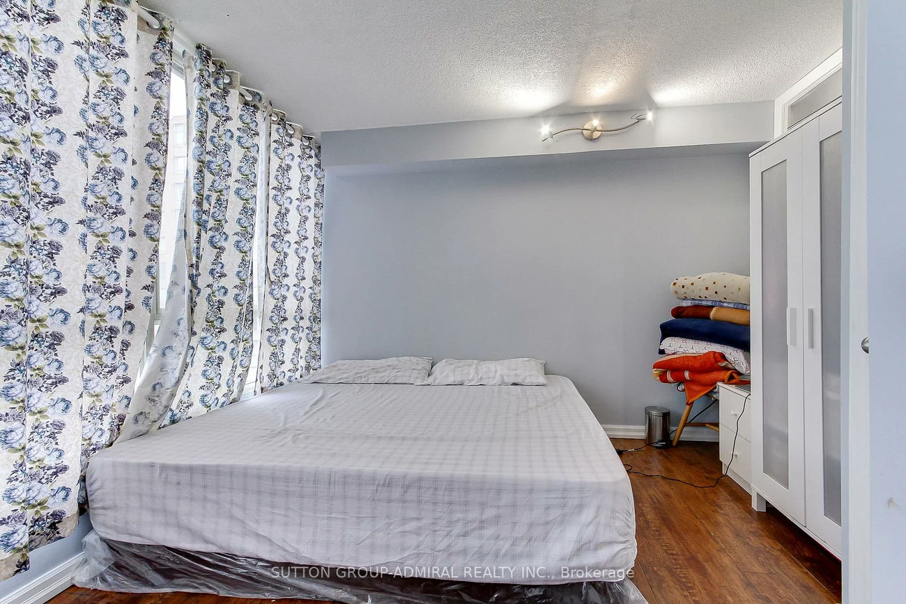 2470, Eglinton, Beechborough-Greenbrook, Toronto