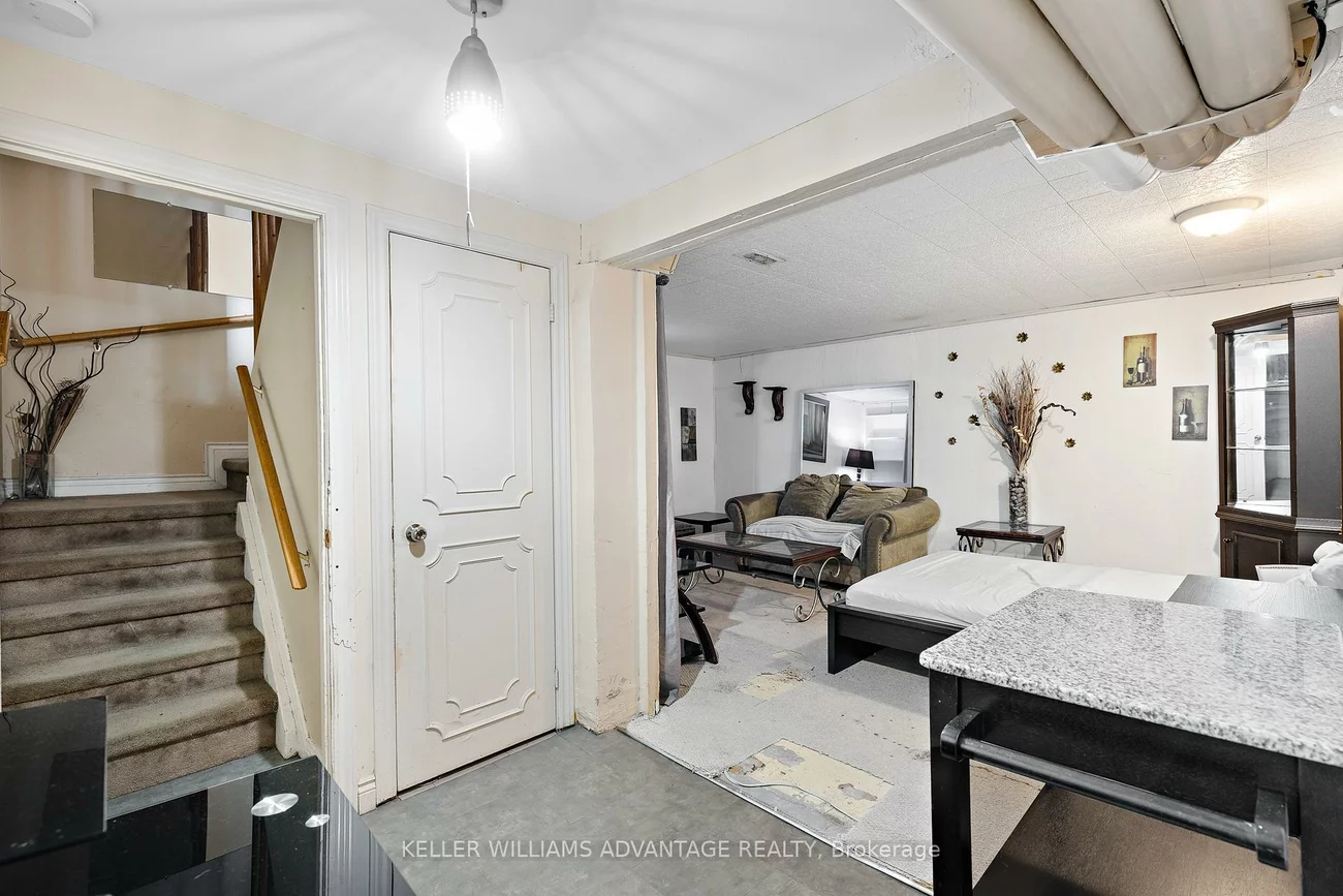 10, Sentinel, York University Heights, Toronto