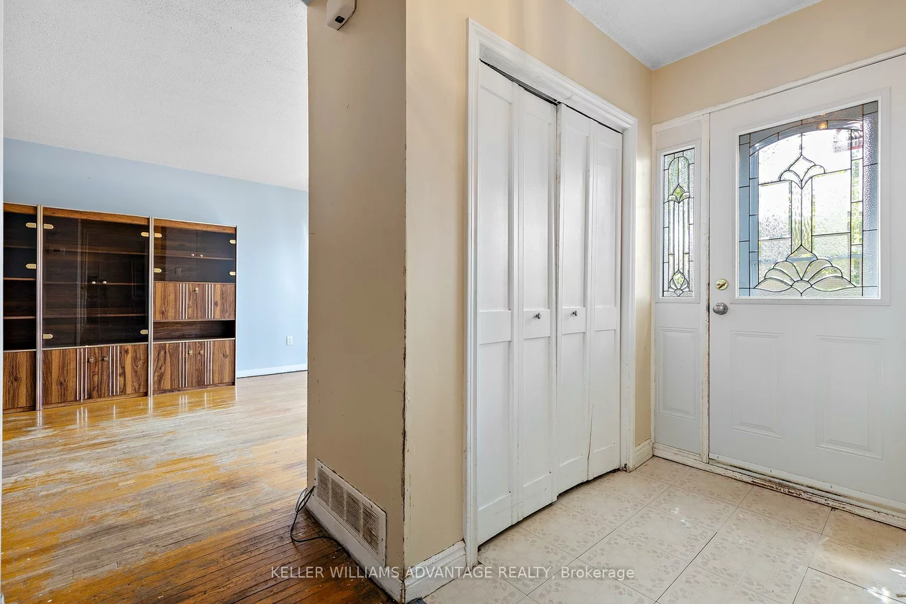 10, Sentinel, York University Heights, Toronto