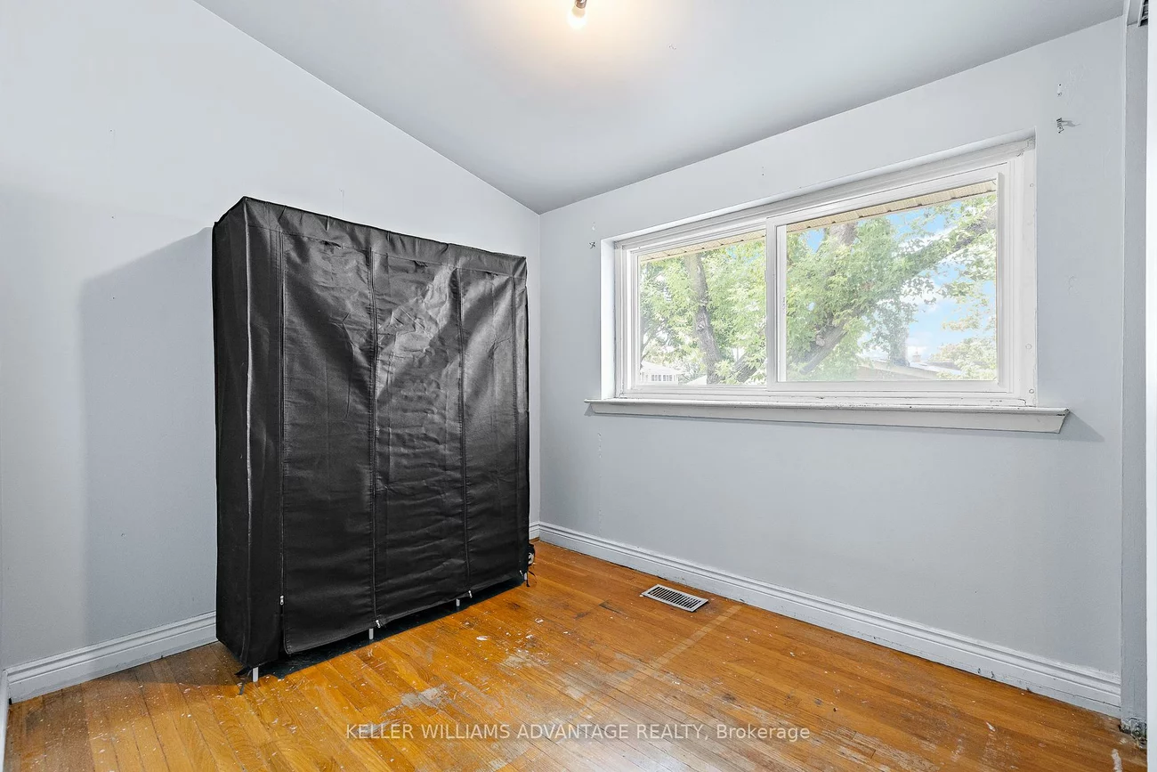 10, Sentinel, York University Heights, Toronto