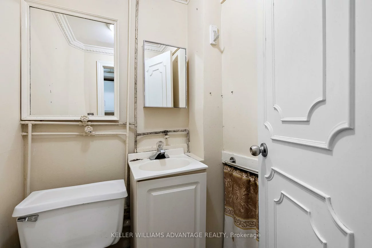 10, Sentinel, York University Heights, Toronto