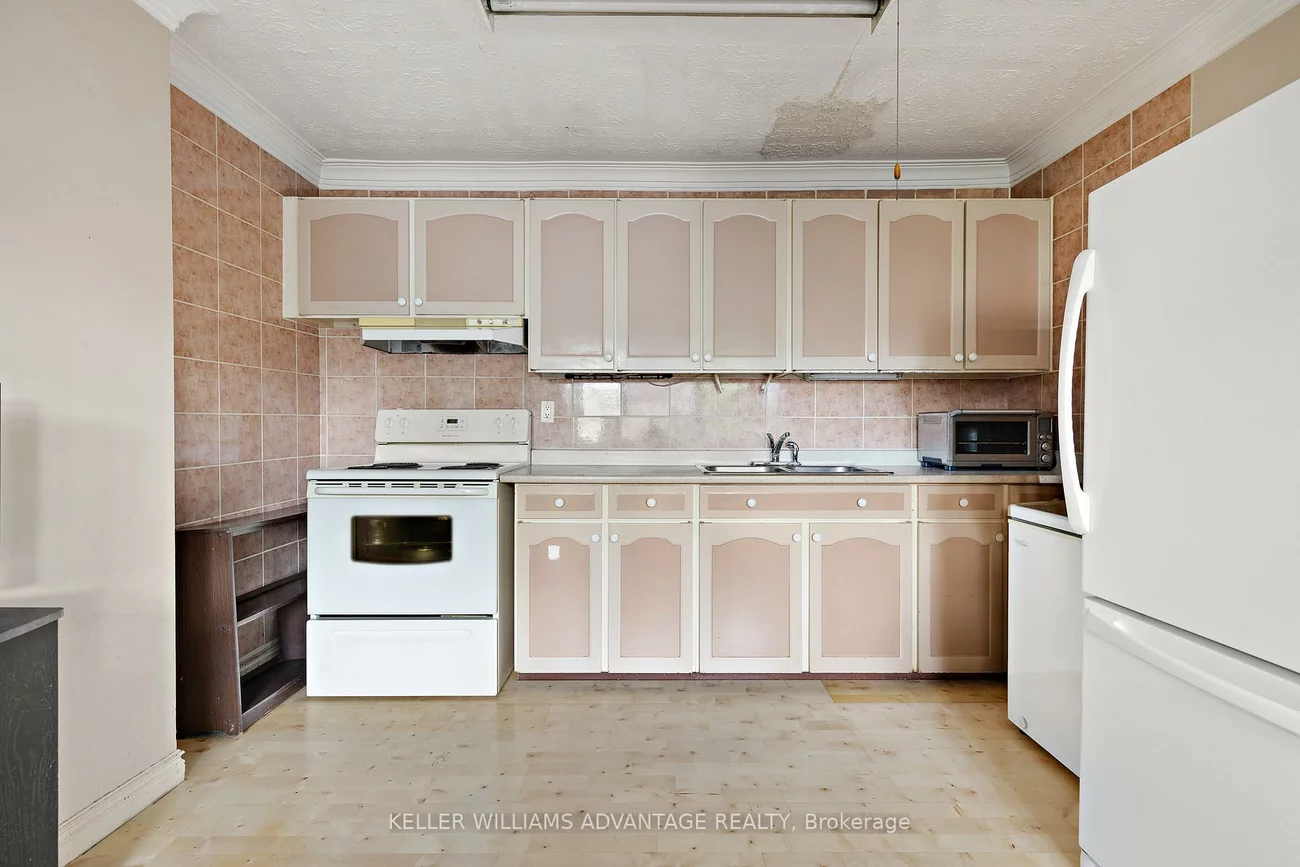 10, Sentinel, York University Heights, Toronto