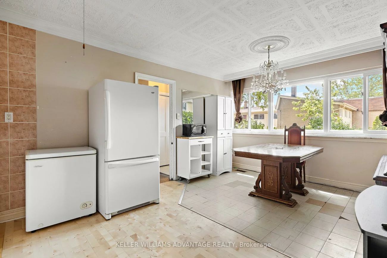 10, Sentinel, York University Heights, Toronto