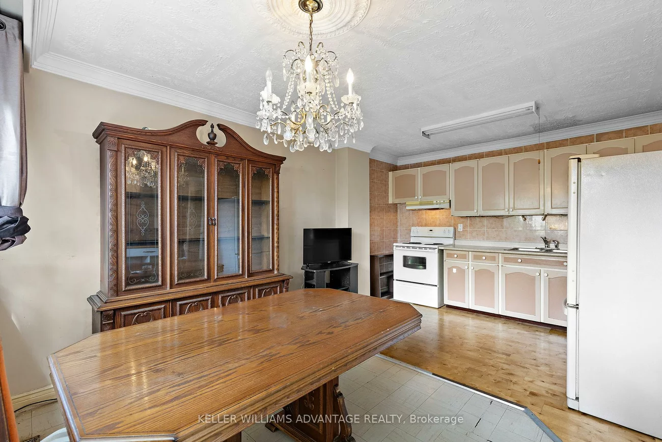 10, Sentinel, York University Heights, Toronto