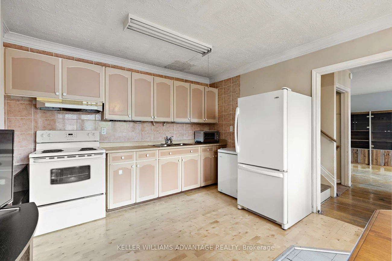 10, Sentinel, York University Heights, Toronto