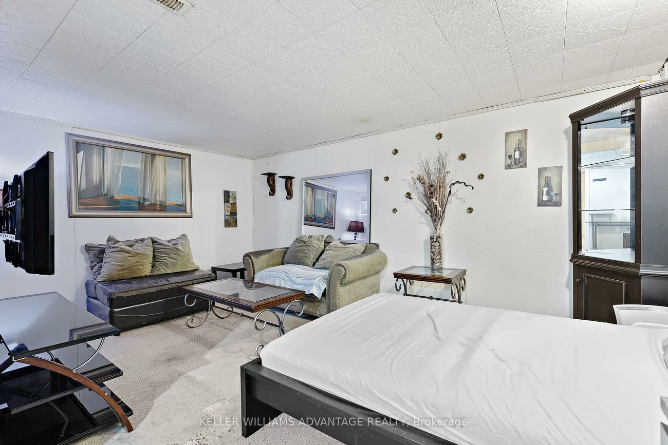 10, Sentinel, York University Heights, Toronto