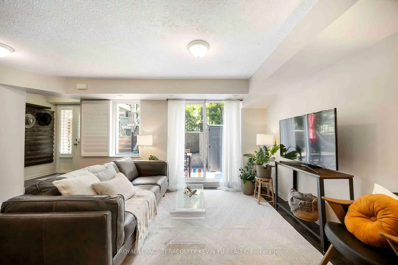 8, Foundry, Dovercourt-Wallace Emerson-Junction, Toronto