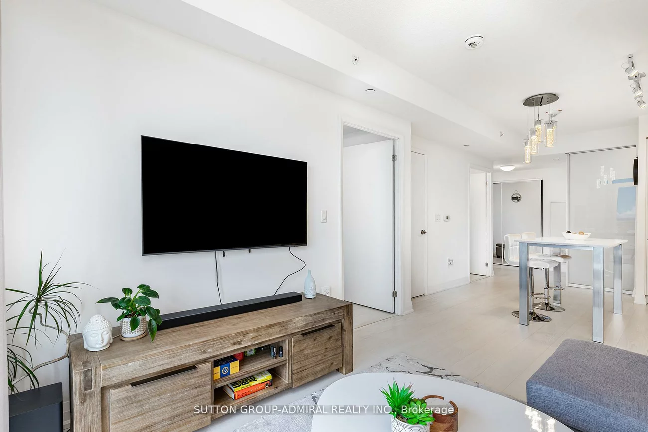 30, Gibbs, Islington-City Centre West, Toronto