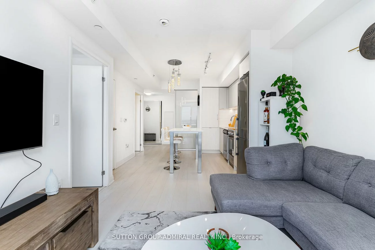 30, Gibbs, Islington-City Centre West, Toronto